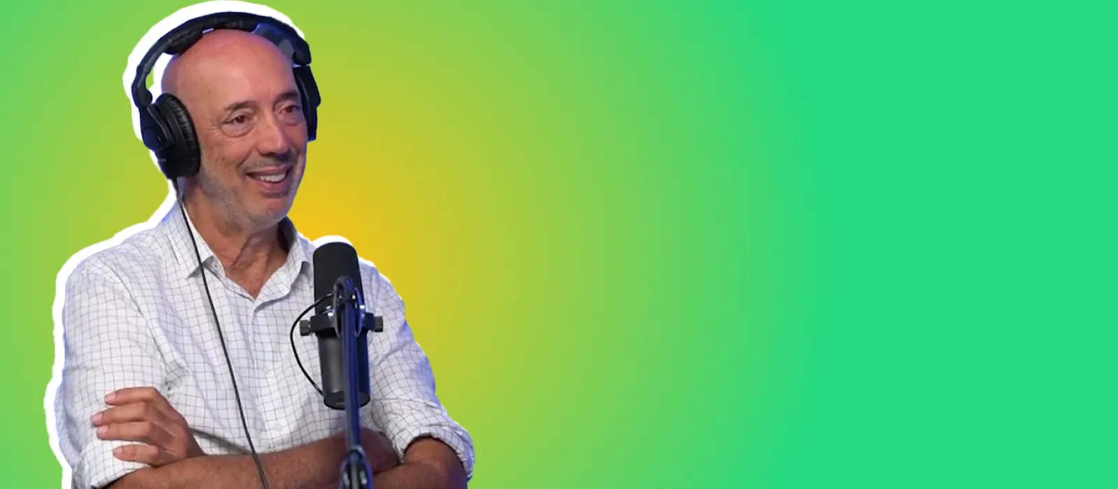 Foto do Beto Pandiani em um podcast
